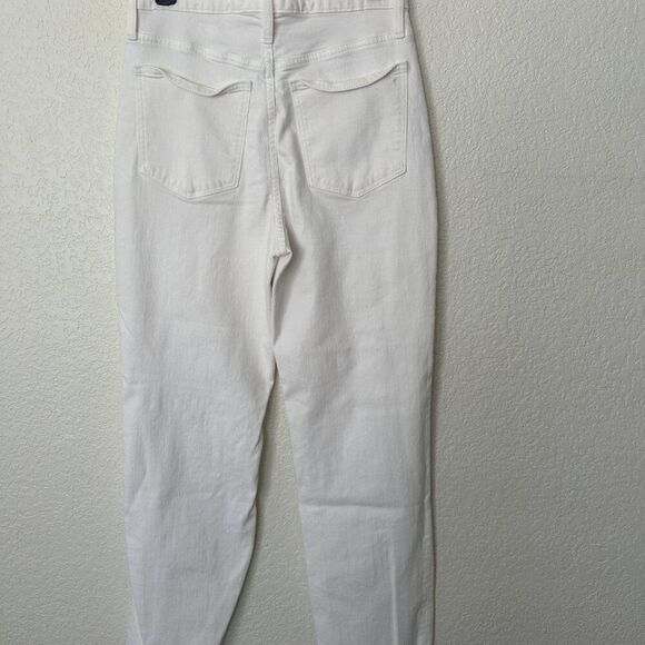 Madewell The Perfect Vintage Straight Jean in Tile White: Ripped-Knee Edition 27 - Picture 7 of 13
